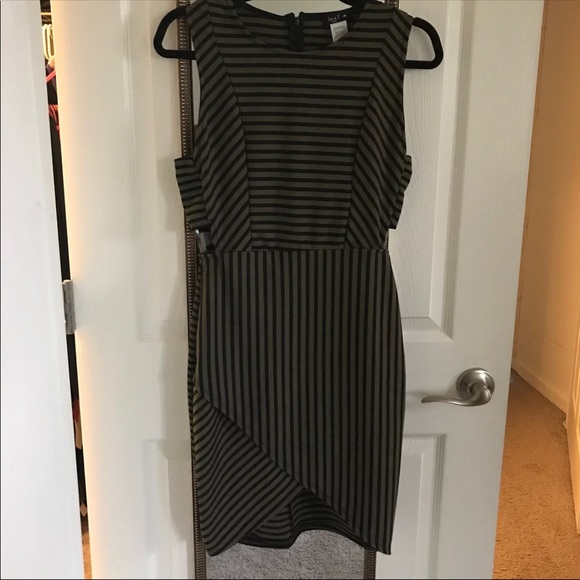 Mini dress - Picture 3 of 4